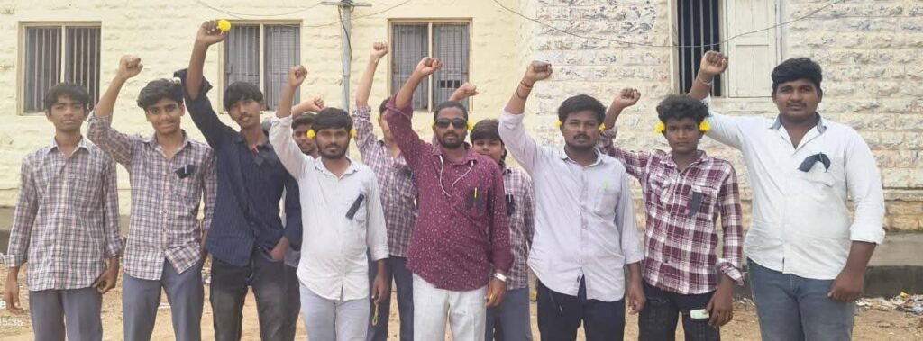 కోడిగుడ్లు, చిక్కీల పంపిణీలో అవినీతి.. డీఈవోను సస్పెండ్ చేయాలని నిరసన
