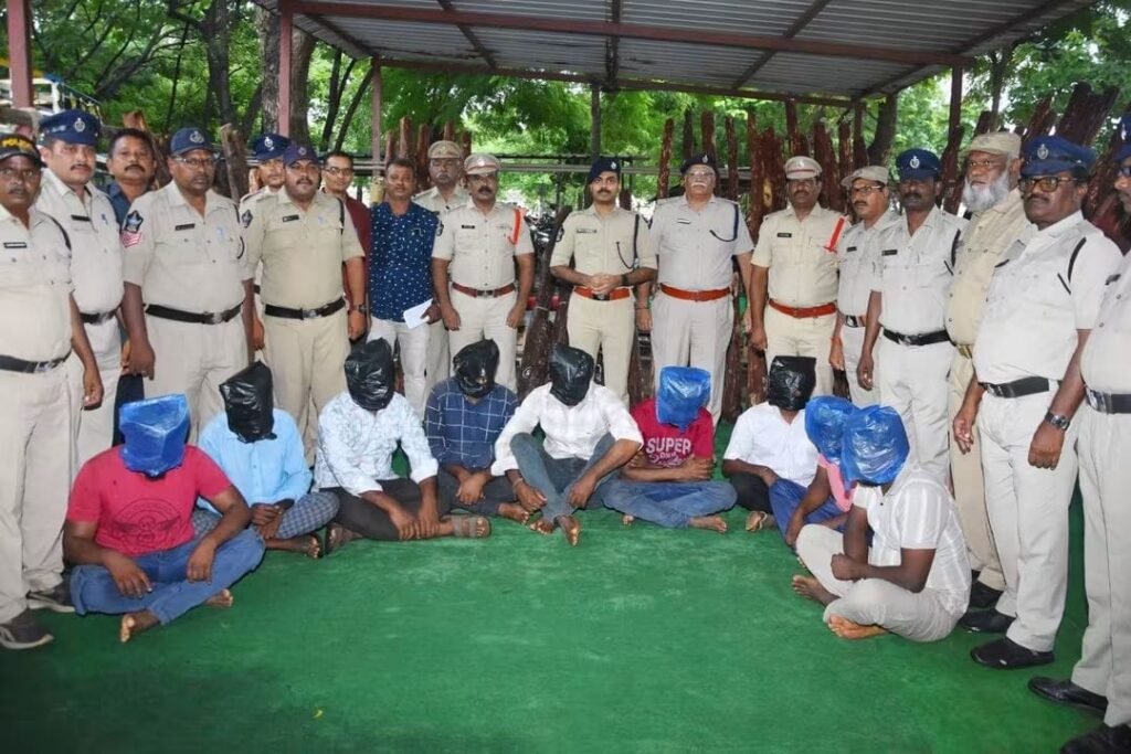 కడప జిల్లాలో ఎర్రచందనం స్మగ్లర్ల గుట్టురట్టు.. 9 మంది అరెస్ట్, 1.8 టన్నుల దుంగలు స్వాధీనం