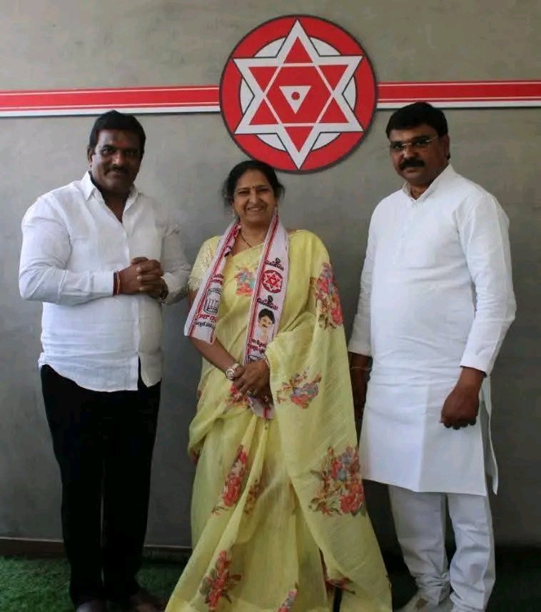 తెలంగాణలో జనసేనలోకి వెల్లువలా చేరికలు: పవన్ కళ్యాణ్ సిద్ధాంతాలకు ఆకర్షితులై పార్టీలో చేరిన 27 మంది నాయకులు, యువత.. కండువా కప్పి ఆహ్వానించిన ఇన్‌ఛార్జ్ నేమూరి శంకర్ గౌడ్!