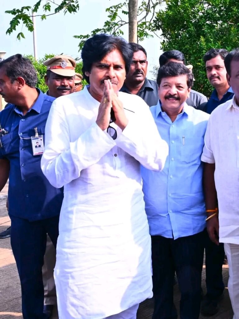 రాజమండ్రి చేరుకున్న పవన్ కల్యాణ్.. పిఠాపురంలో రెండు రోజుల పర్యటన