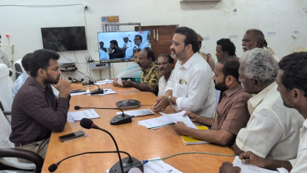 మచిలీపట్నంలో లంక భూముల అన్యాక్రాంతంపై కలెక్టరేట్‌లో మాజీ ఎమ్మెల్యే కైలా అనిల్ కుమార్ ఫిర్యాదు