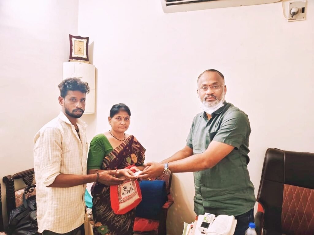 రాయచోటిలో పేద కుటుంబానికి ఆసరా: యువతి వివాహానికి ఆర్థిక సాయం అందజేసిన టీడీపీ నేత డాక్టర్ మండిపల్లె