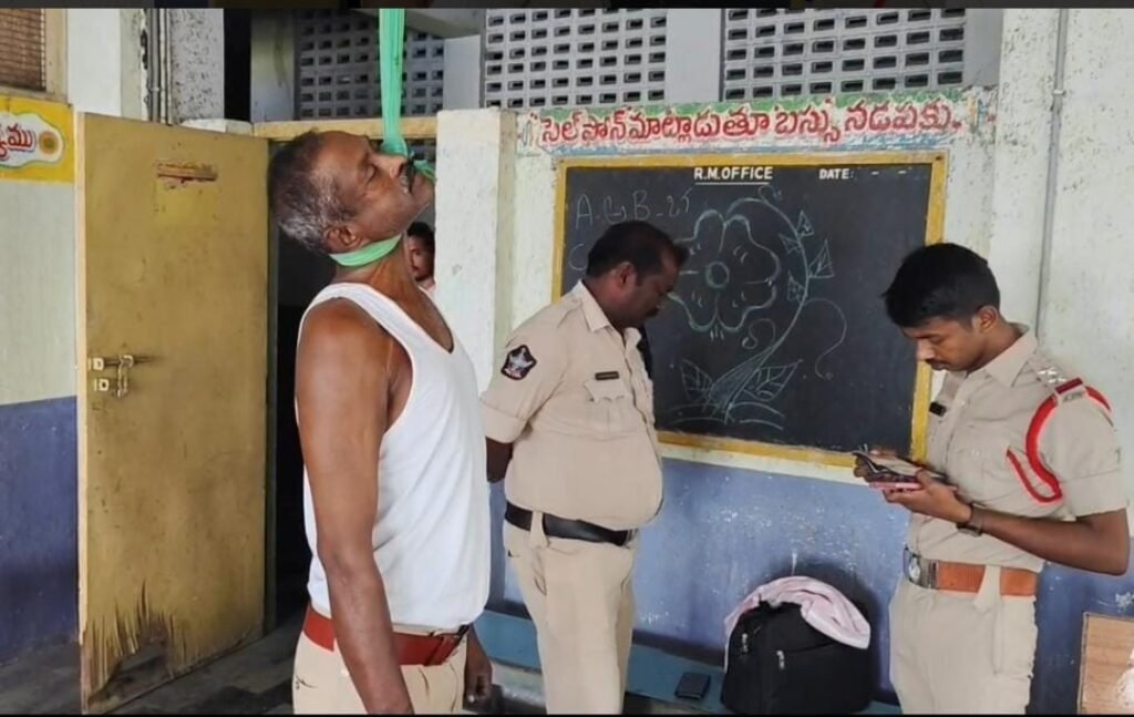 తిరుపతి ఏపీఎస్ఆర్టీసీ కార్యాలయంలో తీవ్ర విషాదం.. ఉరివేసుకుని చీఫ్ సెక్యూరిటీ ఇన్స్పెక్టర్ ఆత్మహత్య