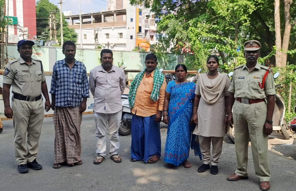 కడపలో సంచలన తీర్పు.. పరారీలో ఉన్న నిందితుడిని హాజరుపరచడంలో విఫలమైన నలుగురు పూచీకత్తుదారులకు 6 నెలల జైలు శిక్ష