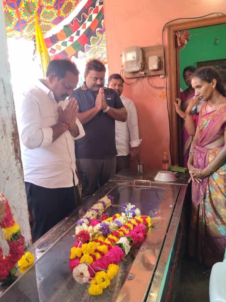 ల్లూరుపాలెంలో విషాదం.. యేమినేని వెంకటేశ్వరరావు కుటుంబాన్ని పరామర్శించిన ఎమ్మెల్యే వర్ల కుమార్ రాజా