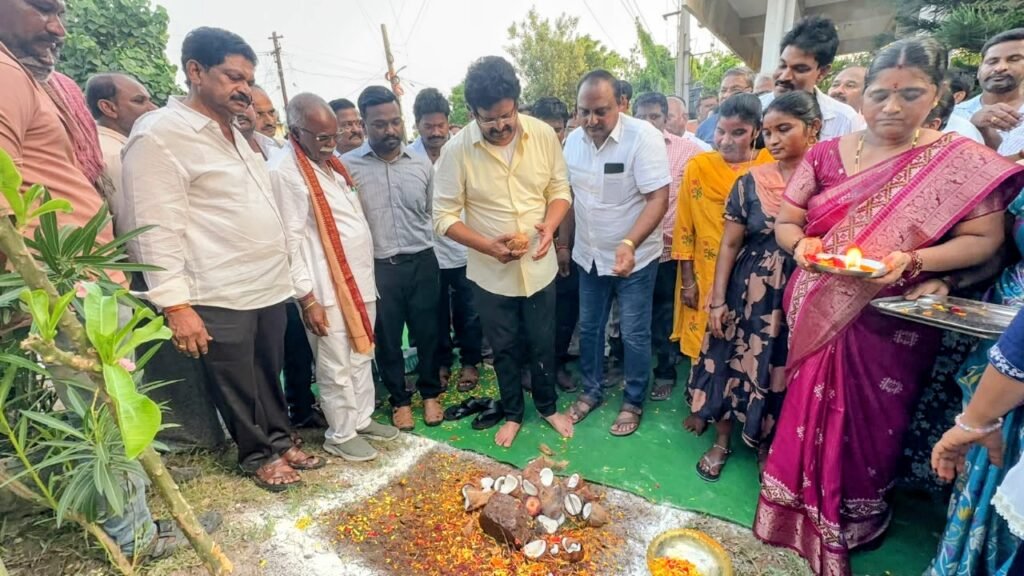 గుడివాడలో రూ.40 కోట్ల HAM నిధులతో భారీ అభివృద్ధి పనులకు శ్రీకారం: పలు వార్డుల్లో సీసీ రోడ్ల నిర్మాణాలకు భూమిపూజ చేసిన ఎమ్మెల్యే వెనిగండ్ల రాము