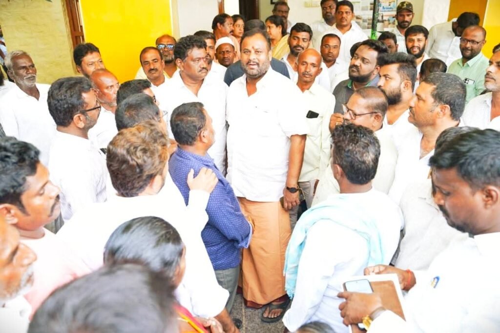 రాయచోటిలో ఘనంగా మంత్రి మండిపల్లి రాంప్రసాద్ రెడ్డి ప్రజాదర్బార్.. ప్రజల సమస్యల పరిష్కారమే లక్ష్యం