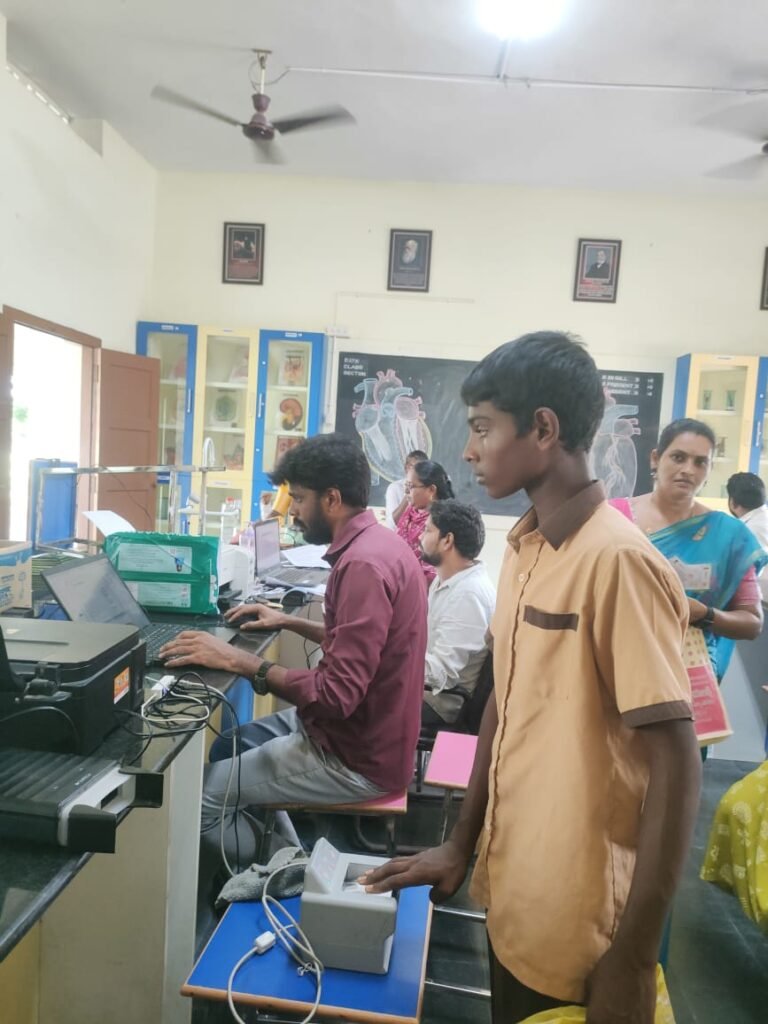 పెడనలో విద్యార్థుల కోసం ప్రత్యేక ఆధార్ క్యాంప్: సెయింట్ విన్సెంట్ పల్లోటి స్కూల్లో సేవలందించిన నిర్వాహకులు