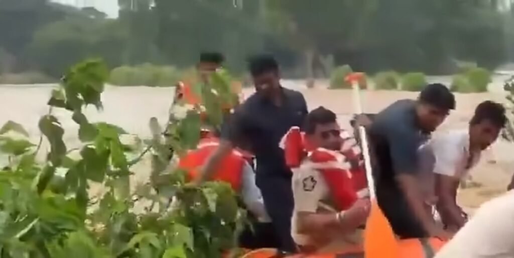 శ్రీకాకుళంలో తీవ్ర ఉద్రిక్తత: వరదలో కొట్టుకుపోయిన టీడీపీ ఎమ్మెల్యే కూన రవికుమార్, కలెక్టర్, ఎస్పీ.. ఎన్‌డీఆర్‌ఎఫ్ బృందాల సాహసోపేత రక్షణ