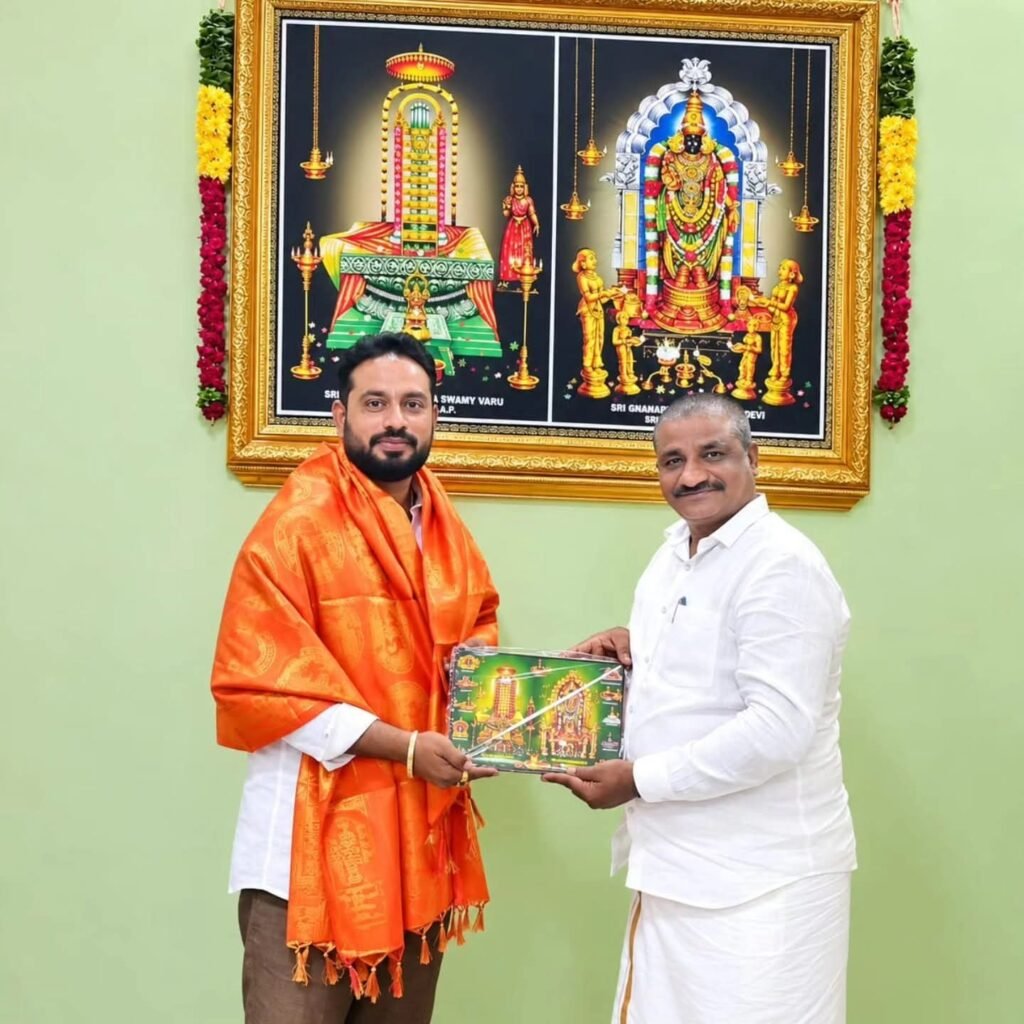 శ్రీకాళహస్తిలో శ్రీవారిని దర్శించుకున్న నల్లగోపుల వెంకట చలపతిరావు
