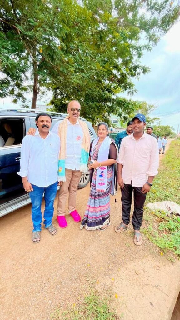 ఈరోజు జనసేన పార్టీ ప్రభుత్వ విప్ తాడేపల్లి గూడెం ఎమ్మెల్యే ఏలూరు పార్లమెంట్ ఎన్నికల కన్వీనర్ బొల్లిశెట్టి శ్రీనివాస్ గారిని మర్యాదపూర్వకంగా కలవడం జరిగింది జనసేన పార్టీ నూజివీడు లో జరుగుతున్న పరిణామాలు విభరించడము జరిగింది అనంతరం బొల్లిశెట్టి శ్రీనివాస్ గారిని సాలువతో సత్కరించటం జరిగింది ఈ కార్యక్రమంలో నూజివీడు నియోజకవర్గ నాయకులు ముమ్మలనేని సునీల్ కుమార్ నియోజకవర్గ వీర మహిళ రామిశెట్టి తేజస్విని రేపాని రాజు సలీం మరియు జన సైనికులు పాల్గొన్నారు
