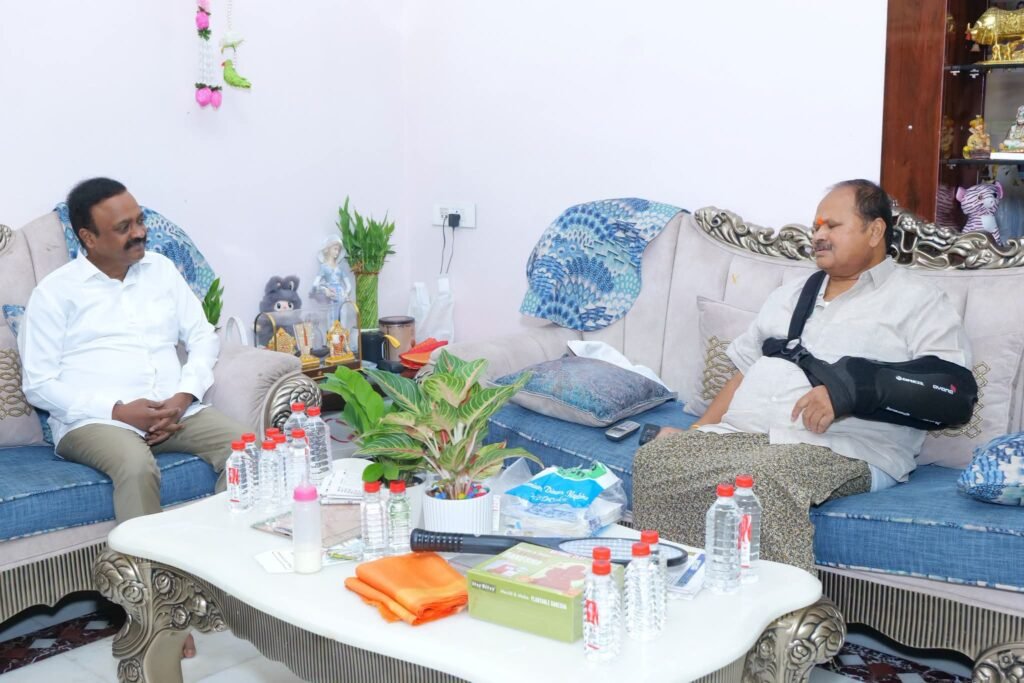 ఎమ్మెల్యే కన్నా లక్ష్మీనారాయణను పరామర్శించిన ఎంపీ వల్లభనేని బాలశౌరి