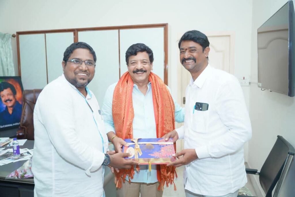 ​మంత్రి కందుల దుర్గేష్‌ను కలిసిన జనసేన నేతలు: 59వ డివిజన్ కార్పొరేటర్‌గా ప్రభుజి యాంపాటికి అవకాశమివ్వాలని విజ్ఞప్తి.. సానుకూలంగా స్పందించిన మంత్రి