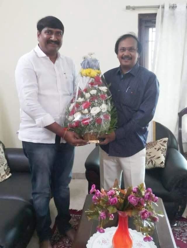 మాజీ డిప్యూటీ స్పీకర్ బూరగడ్డ వేదవ్యాస్‌కు ఘనంగా జన్మదిన శుభాకాంక్షలు: ఆయురారోగ్యాలతో వర్ధిల్లాలని ఆకాంక్షించిన ముమ్మడిశెట్టి వాసు యువసేన, టీడీపీ శ్రేణులు!