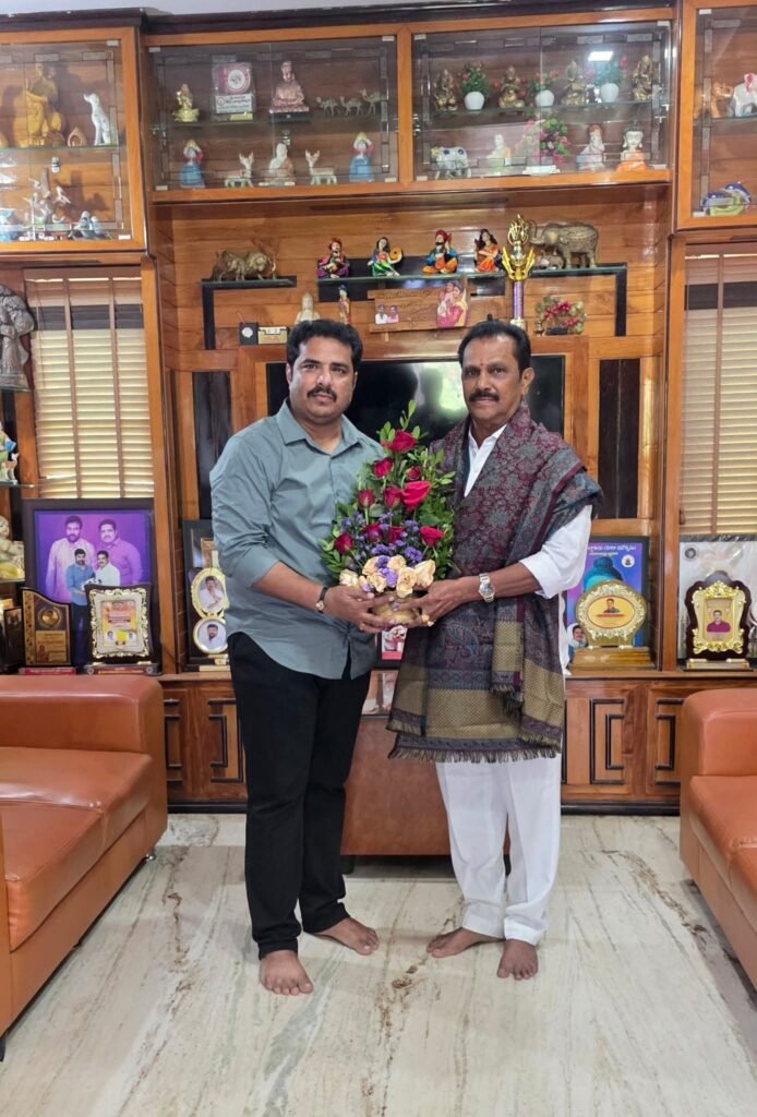 జనసేనలోకి కాకినాడ సీనియర్ నేత యనమల కృష్ణుడు: హృదయపూర్వక కృతజ్ఞతలు తెలిపిన రాష్ట్ర సంయుక్త కార్యదర్శి మేడిశెట్టి సూర్యకిరణ్ (బాబి)!