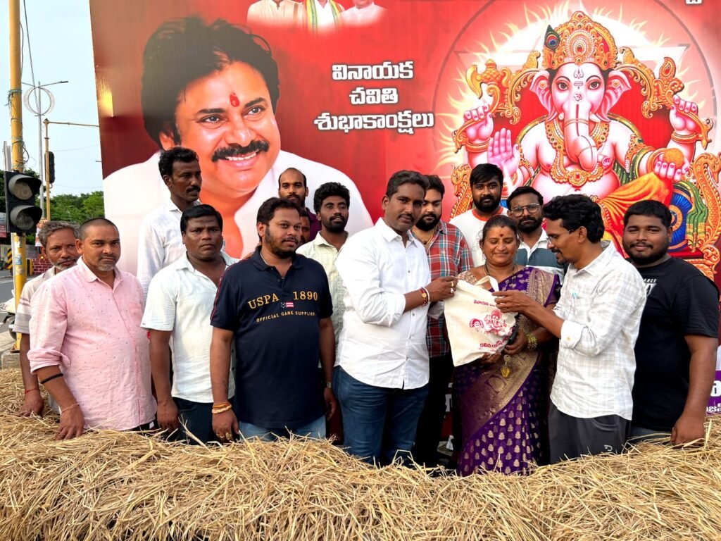 28వ డివిజన్‌లో ఘనంగా మట్టి గణపతుల పంపిణీ