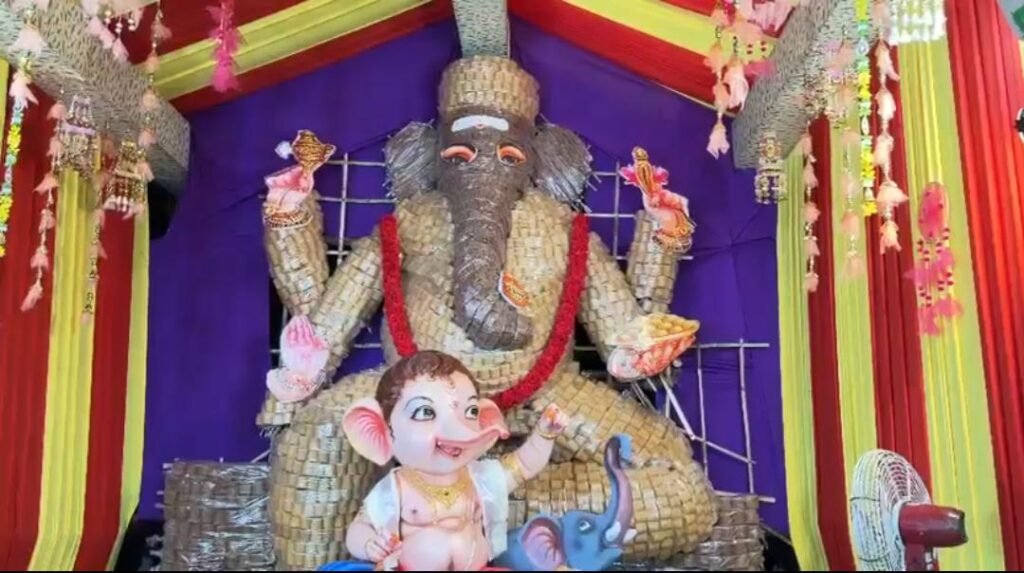 సత్తెనపల్లిలో అద్భుతం: 2 టన్నుల బెల్లంతో 12 అడుగుల భారీ గణపతి!