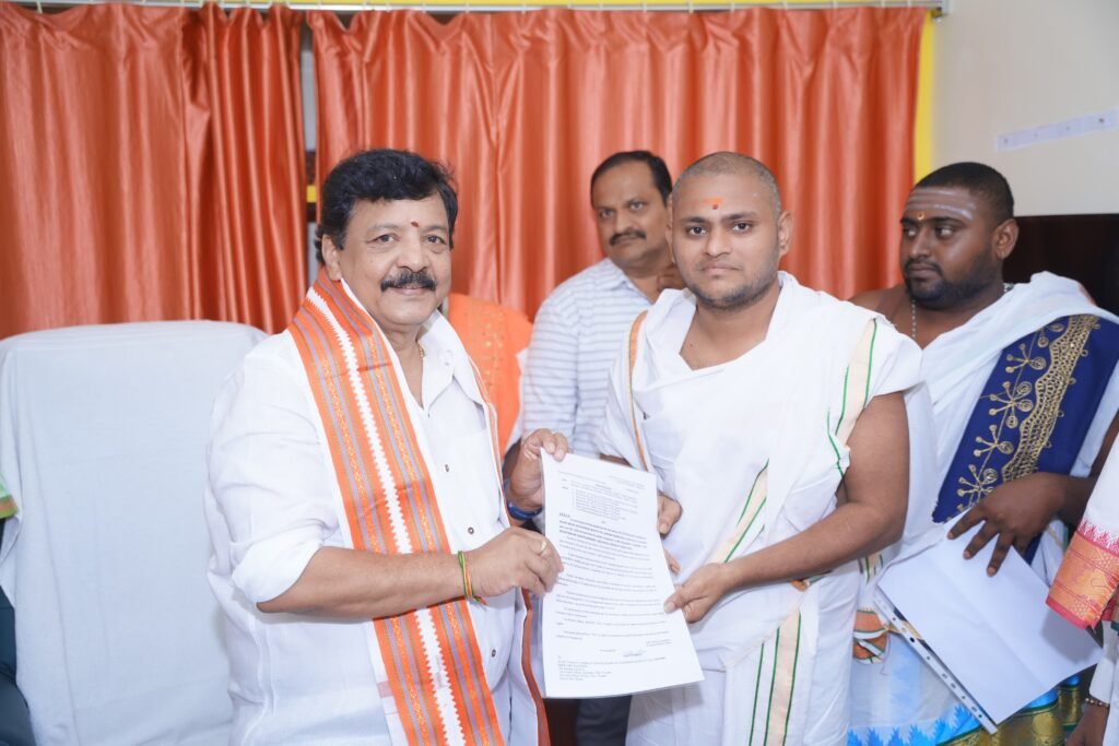 కుంభమేళా తరహాలో గోదావరి పుష్కరాలు: మంత్రి కందుల దుర్గేష్ వెల్లడి