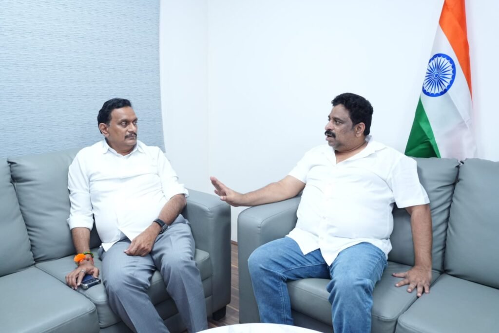 విజయవాడ ఎంపీ కేశినేని చిన్నితో బుద్ధా వెంకన్న భేటీ: పశ్చిమ నియోజకవర్గ కార్పొరేషన్ ఎన్నికలపై వ్యూహాత్మక చర్చలు
