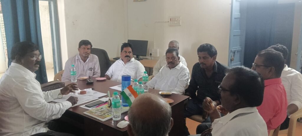 బంటుమిల్లిలో జడ్పీటీసీ, ఎంపీటీసీ ఎన్నికల సన్నాహాలు: అఖిలపక్ష నేతలతో ఎంపీడీవో అశోక్ సమావేశం