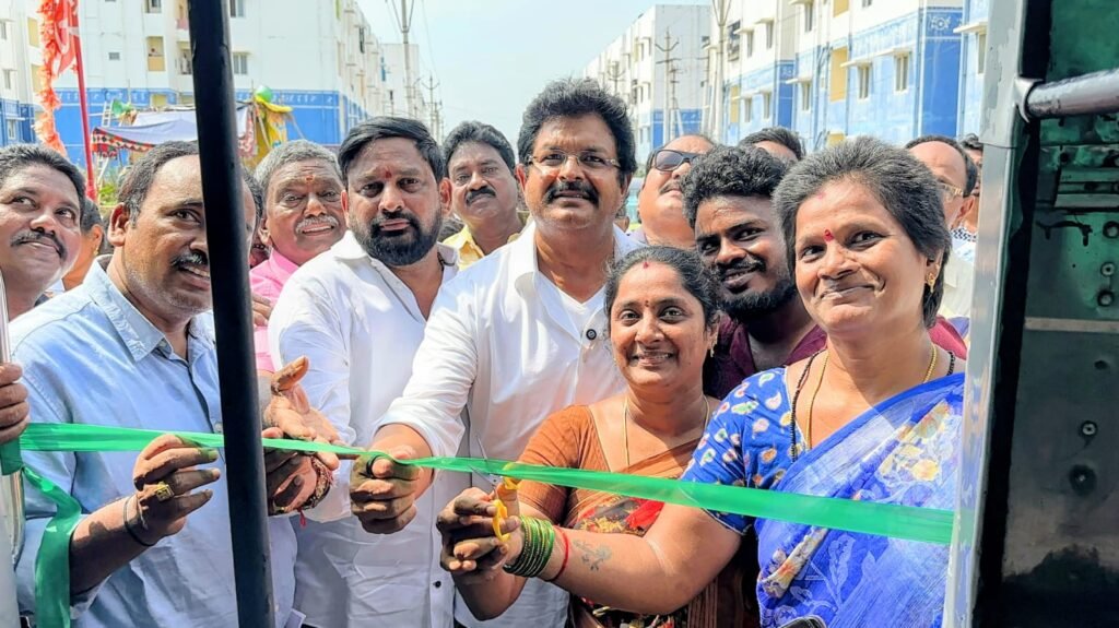 గుడివాడ టిడ్కో కాలనీ వాసుల రవాణా కష్టాలకు చెక్: ప్రత్యేక ఆర్టీసీ బస్సు సర్వీసును ప్రారంభించిన ఎమ్మెల్యే వెనిగండ్ల రాము
