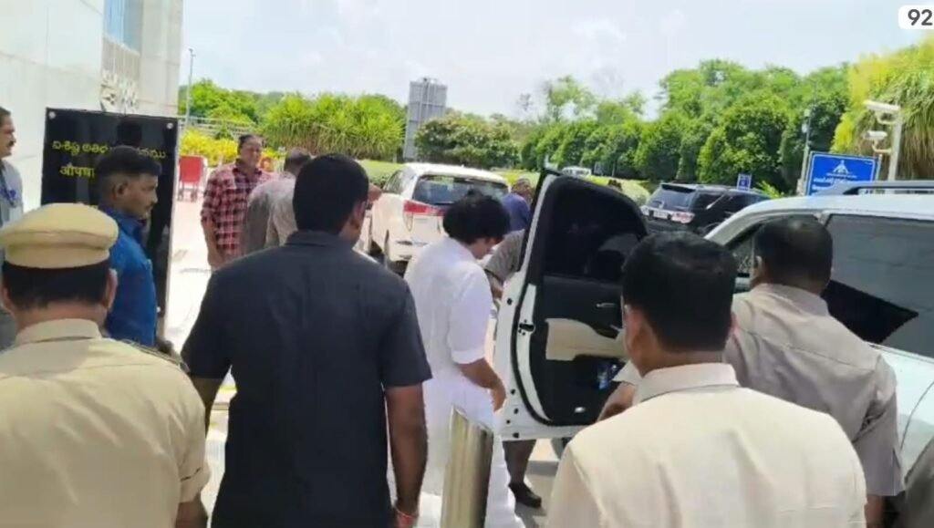 గన్నవరం విమానాశ్రయానికి చేరుకున్న డిప్యూటీ సీఎం పవన్ కళ్యాణ్: 25 రోజుల తర్వాత ఏపీకి రాక