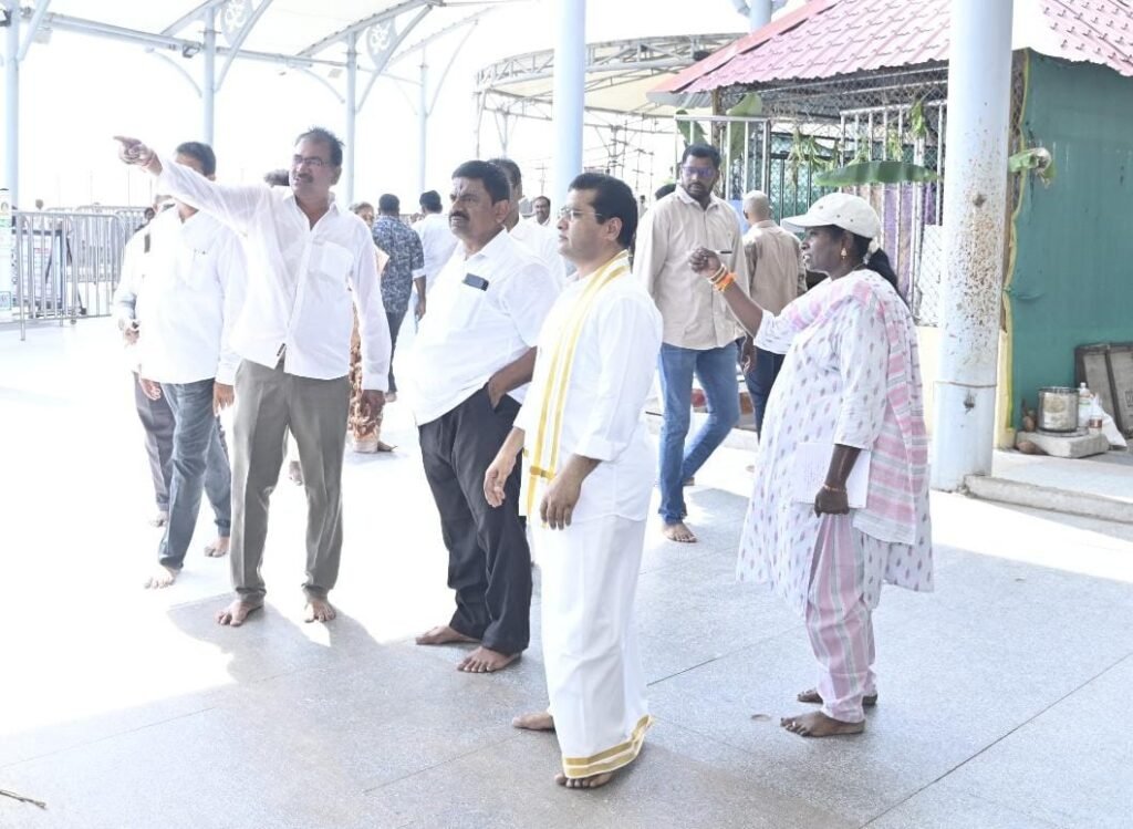 దసరా చీఫ్ ఫెస్టివల్ ఆఫీసర్‌గా చంద్రశేఖర్ ఆజాద్ బాధ్యతలు: ఇంద్రకీలాద్రిపై ఏర్పాట్లు, క్యూలైన్ల పరిశీలన