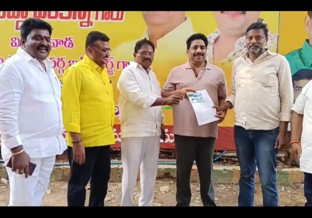 కలయిక ఆర్గనైజేషన్ ఉచిత సేవలకు స్వర్గపురిలో స్థలం కల్పించాలి: పశ్చిమ ఇన్‌ఛార్జ్ బుద్ధా వెంకన్నకు వినతిపత్రం అందజేసిన మాజీ కార్పొరేటర్ ఉమ్మడి వెంకటేశ్వరరావు, చందన సురేష్!