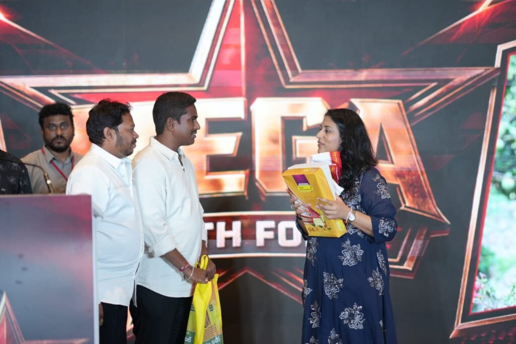 హైదరాబాద్‌లో మెగా ఫ్యాన్స్ ఆత్మీయ సమావేశం.. కొణిదెల సుస్మితకు దుర్గమ్మ ప్రసాదాల అందజేత