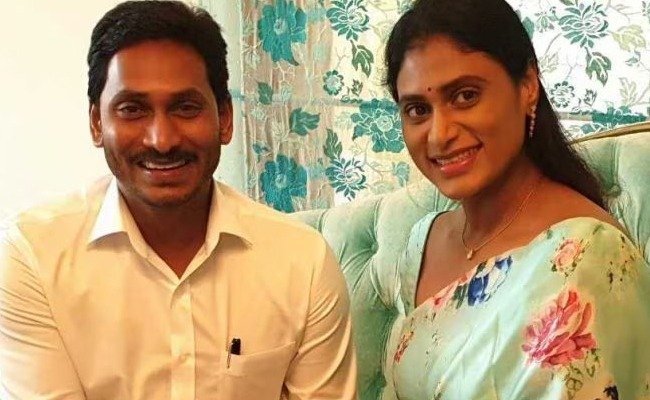 జగన్ ఇంటికి షర్మిల..! కుమార్తె వివాహ ఆహ్వానానికి బెంగళూరుకు వెళ్లనున్నట్లు సమాచారం