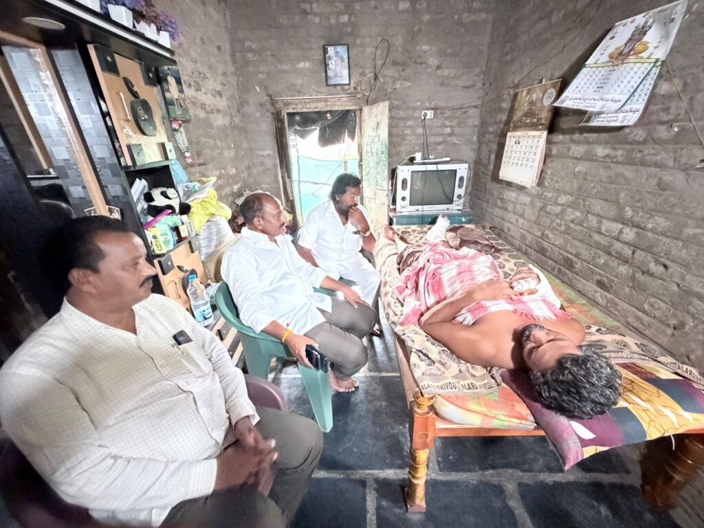 ప్రమాద బాధితుల కుటుంబాలకు విక్కుర్తి శ్రీనివాసరావు పరామర్శ