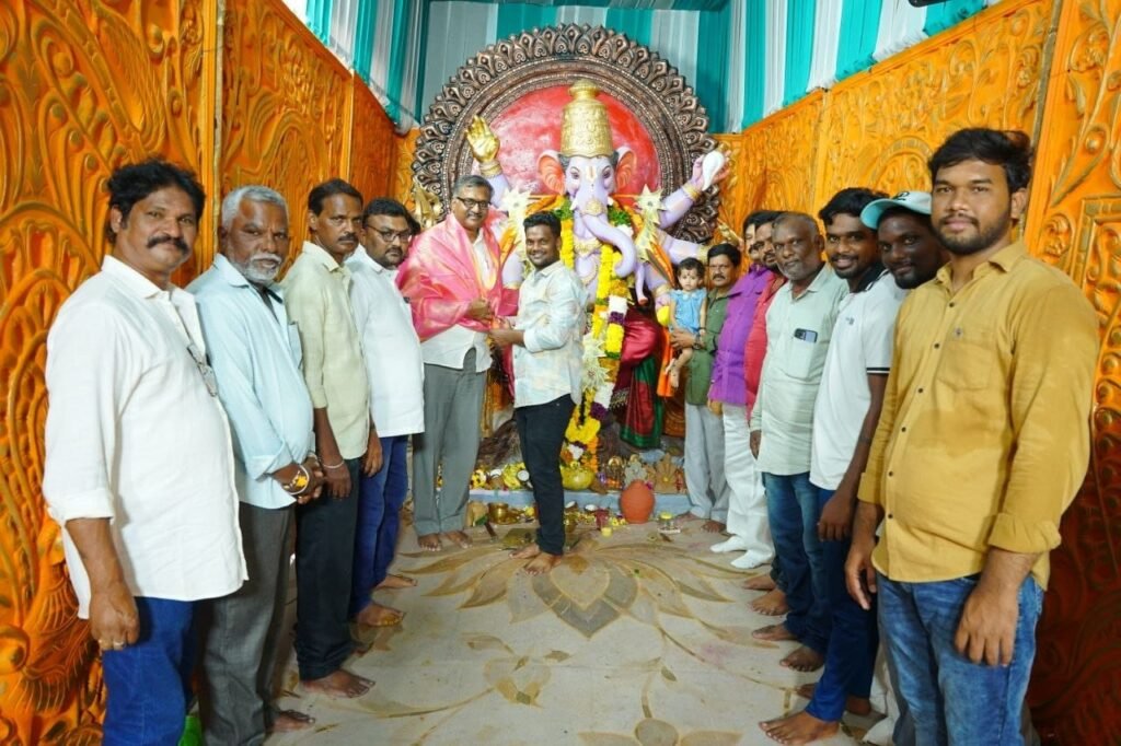చిట్టినగర్‌లో ఈశ్వర విఘ్నేశ్వర ఫ్రెండ్స్ సర్కిల్ ఆధ్వర్యంలో మహా అన్నదానం