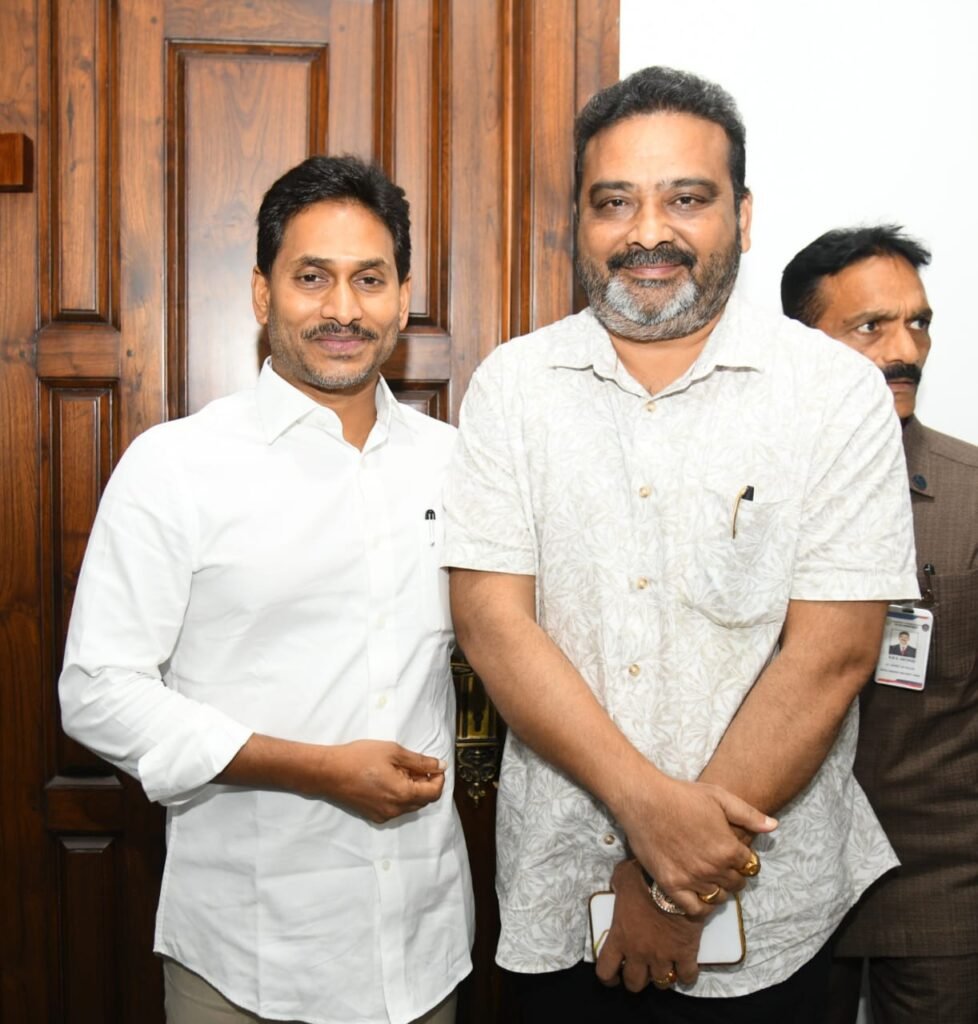 తాడేపల్లిలో వైఎస్ జగన్‌తో మాజీ ఎమ్మెల్యే కైలే అనిల్ కుమార్ భేటీ.. పామర్రు రాజకీయ పరిణామాలు, సంస్థాగత వ్యూహాలపై చర్చ!