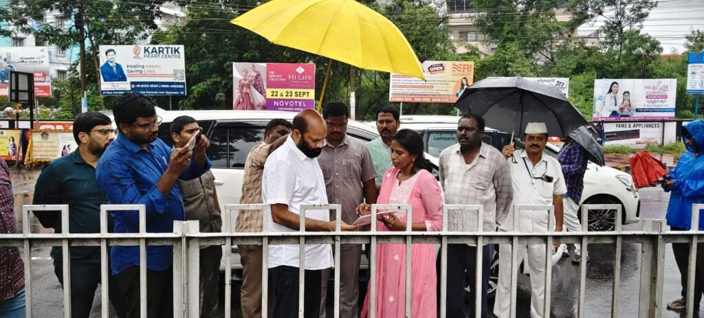 రామవరప్పాడు–ప్రసాదంపాడు జాతీయ రహదారిపై వర్షపు నీటి సమస్యకు చెక్: అధికారులను అప్రమత్తం చేసిన ప్రభుత్వ విప్, ఎమ్మెల్యే యార్లగడ్డ వెంకట్రావు!