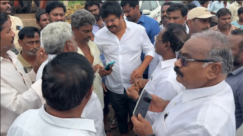 బుడమేరు వరద ఉధృతిపై గుడివాడ ఎమ్మెల్యే వెనిగండ్ల రాము క్షేత్రస్థాయి పరిశీలన