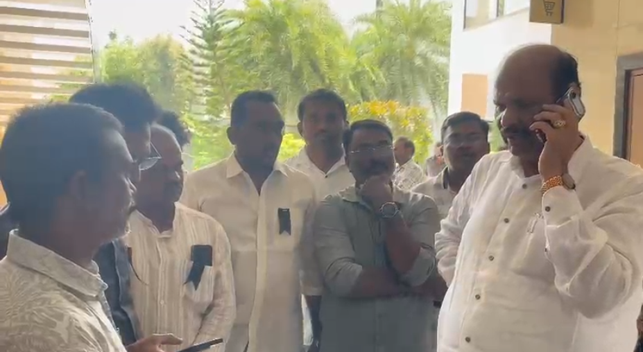జర్నలిస్టులపై దాడులను ఉపేక్షించేది లేదు: నూజివీడు ఘటనపై మంత్రి పార్థసారథి సీరియస్
