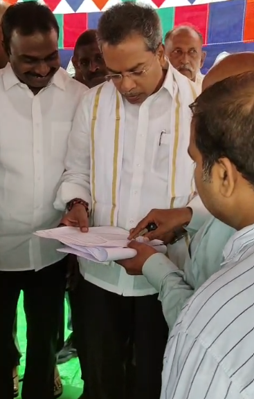 ఈలప్రోలు కాలనీలో సీసీ రోడ్డు నిర్మాణ పనులకు శంకుస్థాపన చేసిన ఎమ్మెల్యే వసంత వెంకట కృష్ణప్రసాద్