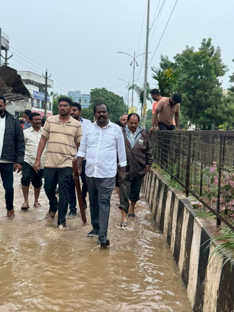 తిరువూరు నియోజకవర్గంలో రహదారుల దుస్థితిపై కూటమి నేతల క్షేత్రస్థాయి పరిశీలన.. మరమ్మతులకు సత్వర చర్యలు