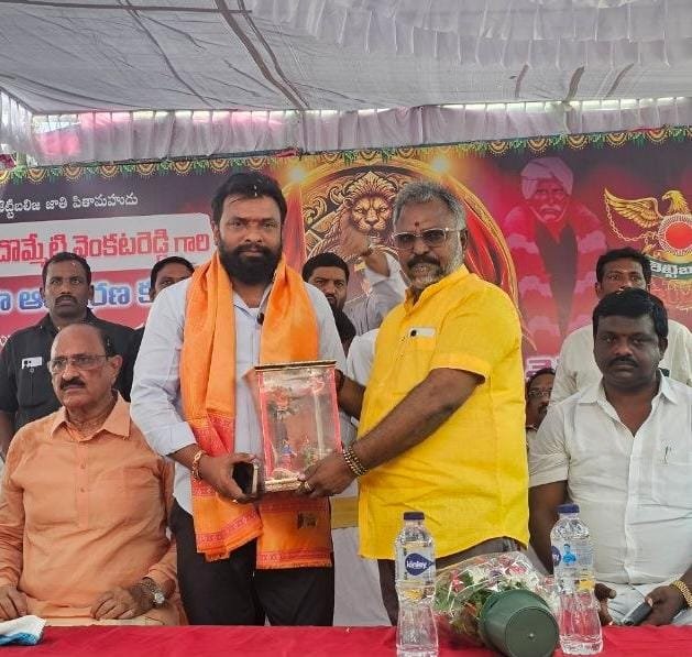 కలిదిండి మండలంలో దొమ్మేటి వెంకటరెడ్డి విగ్రహ ఆవిష్కరణ… ఘనంగా సన్మానించిన టీడీపీ నేతలు