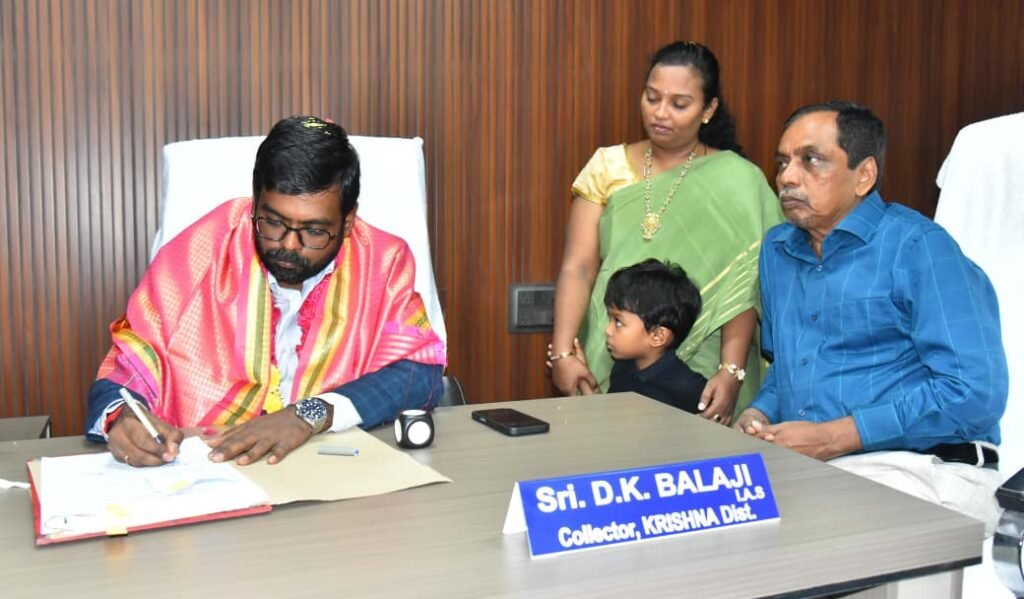 కృష్ణా జిల్లా ప్రజా పరిషత్ ప్రత్యేక అధికారిగా కలెక్టర్ డీకే బాలాజి బాధ్యతలు స్వీకరణ