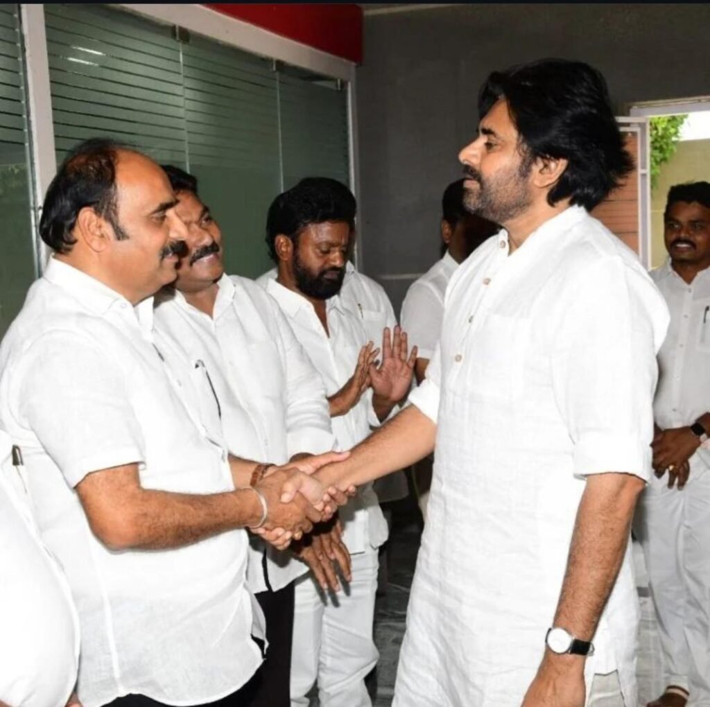 పోలవరం నియోజకవర్గ జనసేన అభ్యర్థిత్వంపై చర్చ: జనసేనాని పవన్ కళ్యాణ్‌ను కలిసిన గడ్డమణుగు రవికుమార్, కరాటం సాయి