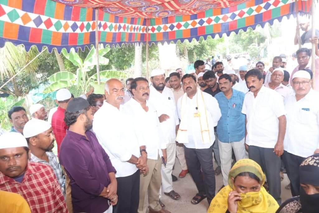 తోట్లవల్లూరులో టీడీపీ సీనియర్ నాయకులు ఎంఎం దౌల మృతి.. భౌతికకాయానికి నివాళులర్పించిన ఎమ్మెల్యే వర్ల కుమార్ రాజా, నేతలు