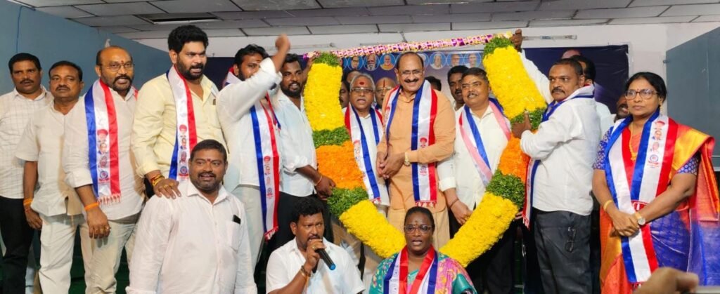 కైకలూరులో బీసీ సంఘాల సమావేశంలో పాల్గొన్న ఎమ్మెల్యే డాక్టర్ కామినేని శ్రీనివాస్.. సంప్రదాయ వృత్తులకు ప్రభుత్వ పెద్దపీట