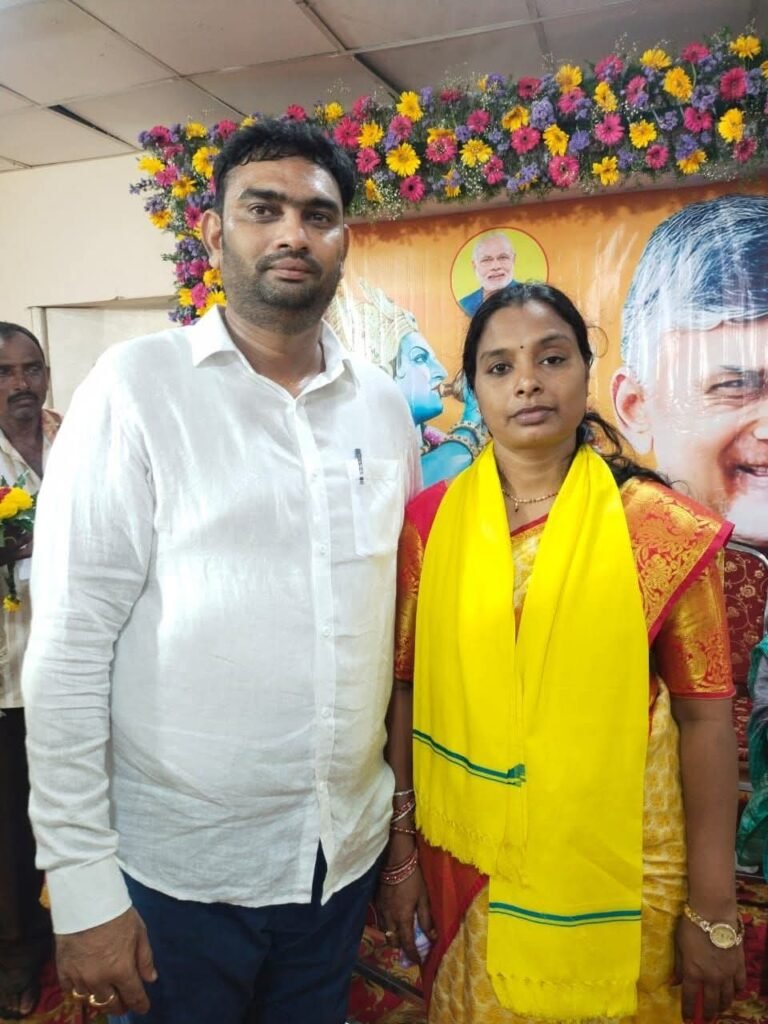 తిరువూరు ఏఎంసీ డైరెక్టర్ కె. బాల రత్నకిషోర్ దంపతులకు ఘనంగా 17వ వివాహ వార్షికోత్సవ శుభాకాంక్షలు
