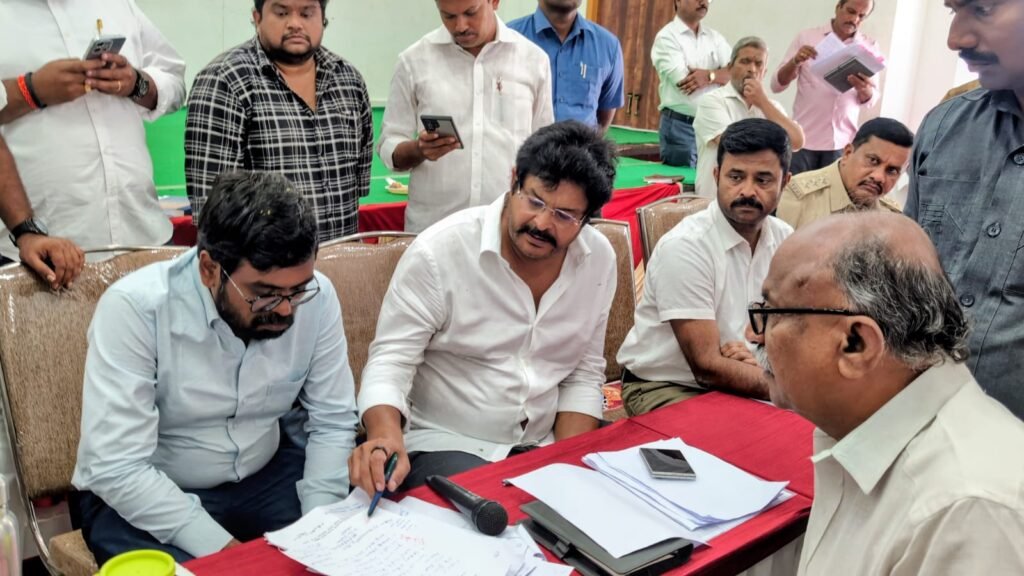 గుడివాడలో ప్రజా సమస్యల పరిష్కారమే లక్ష్యం: జిల్లా కలెక్టర్ డీకే బాలాజి