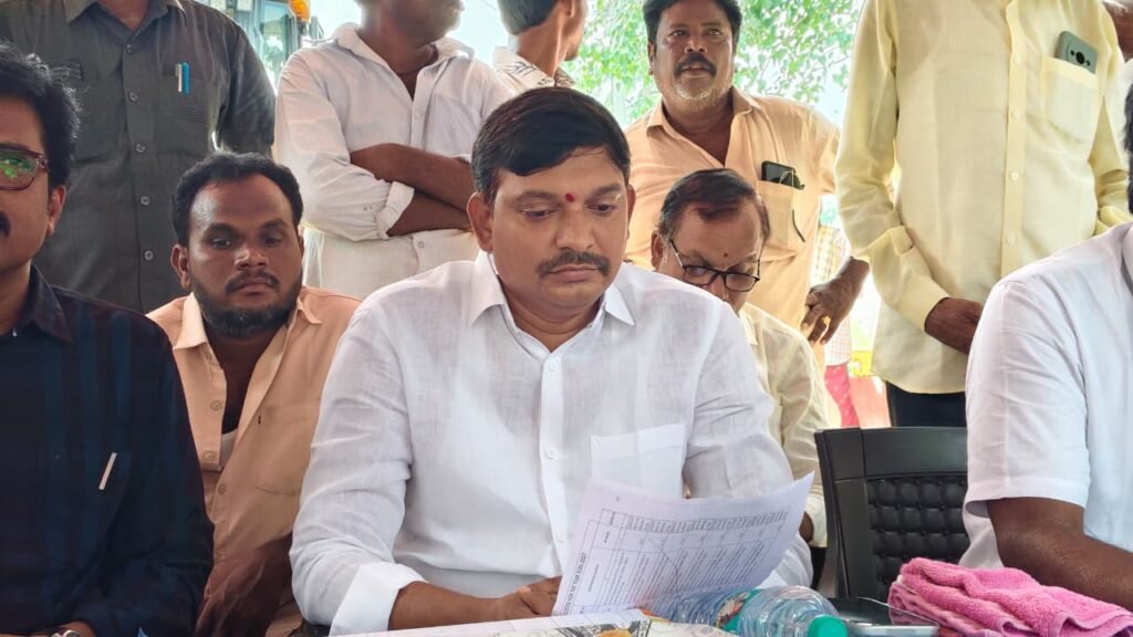బంటుమిల్లి మండలం బర్రిపాడులో రూ.70 లక్షలతో బీటీ రోడ్డు నిర్మాణానికి శంకుస్థాపన చేసిన ఎమ్మెల్యే కాగిత కృష్ణప్రసాద్