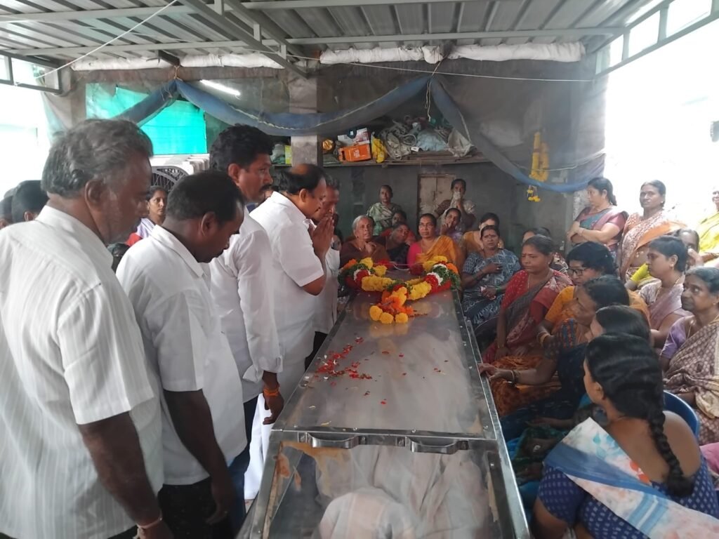 మాజీ జడ్పీటీసీ పట్టపు నాగేశ్వరావు మృతికి ఘన నివాళులు.. భౌతికకాయానికి శ్రద్ధాంజలి ఘటించిన వేద వ్యాస్