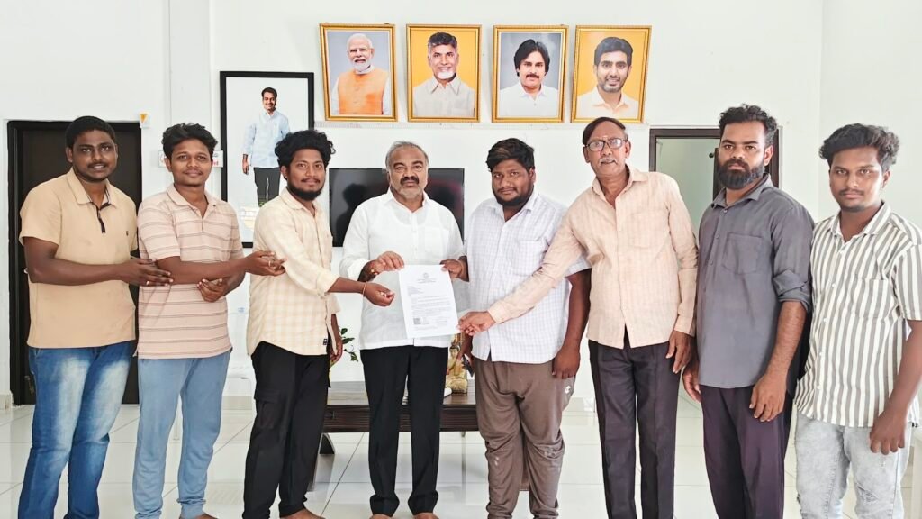 ఎన్టీఆర్ జిల్లా మైలవరం: అనారోగ్యంతో బాధపడుతున్న ప్రేమ్‌కుమార్‌కు సీఎంఆర్‌ఎఫ్ భరోసా… రూ. 2.01 లక్షల ఎల్‌ఓసీ అందజేత