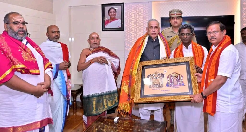 గవర్నర్ ఎస్. అబ్దుల్ నజీర్‌కు శ్రీశైల భ్రమరాంబ మల్లికార్జున స్వామి వార్ల దసరా మహోత్సవాల ఆహ్వానం: లోక్ భవన్‌లో వేద ఆశీర్వచనం అందించిన ఈవో శ్రీనివాసరావు, అర్చక బృందం!