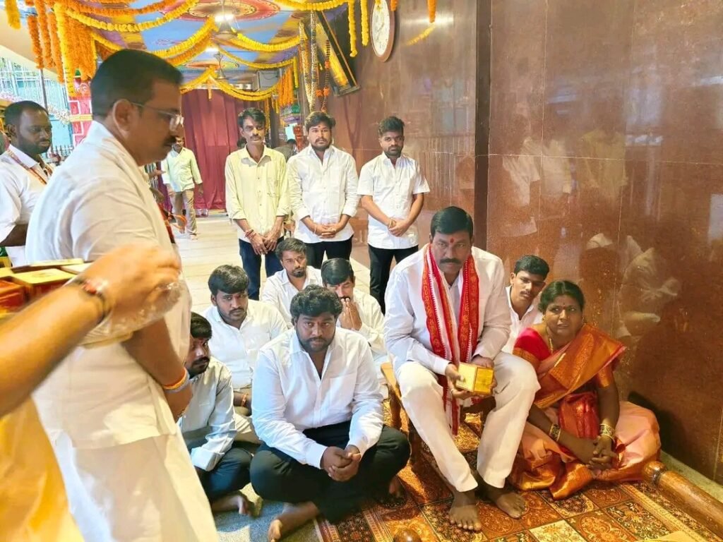 ఇంద్రకీలాద్రిపై దుర్గమ్మను దర్శించుకున్న ఆలూరు ఎమ్మెల్యే బుసినే విరుపాక్షి.. కుటుంబ సమేతంగా ప్రత్యేక పూజలు